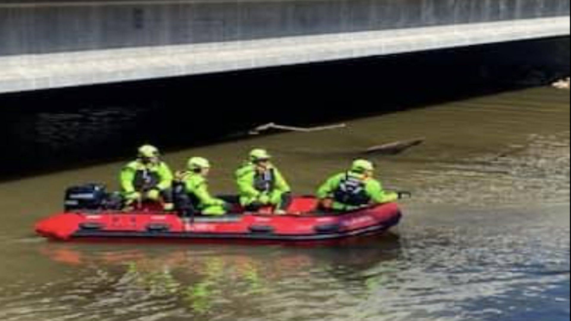 Officials search for missing 6-year-old in Chester Creek (Image via Delaware County Emergency Services 911/Facebook)