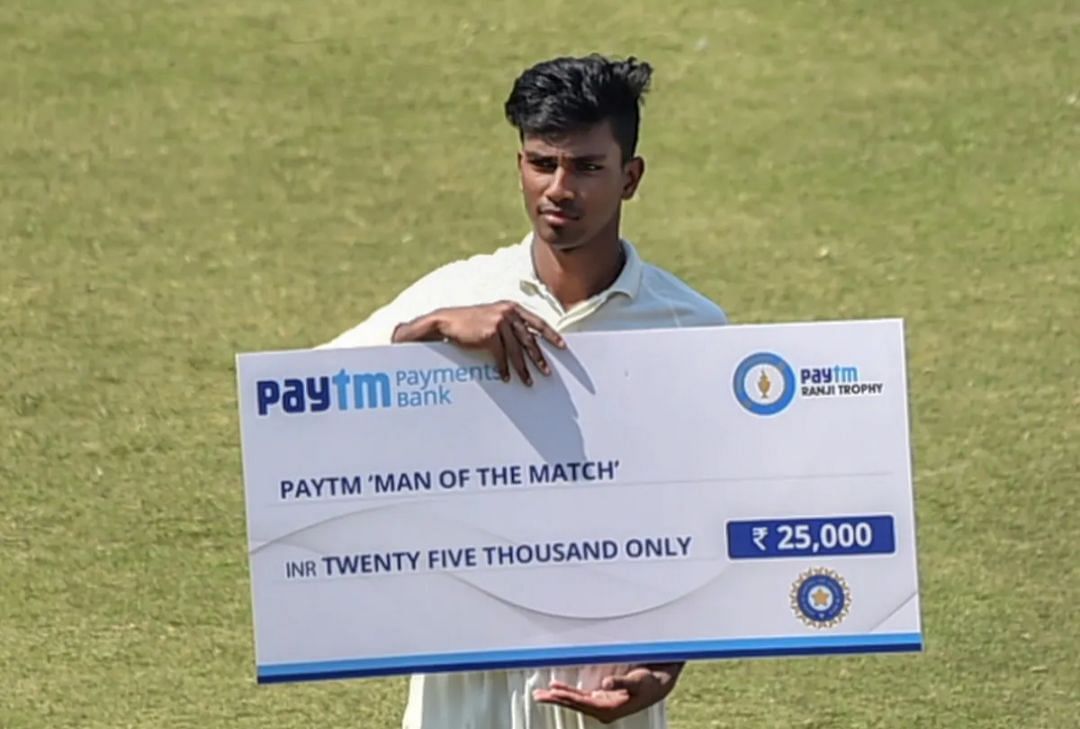 Kumar Kushagra with the Player of the Match cheque