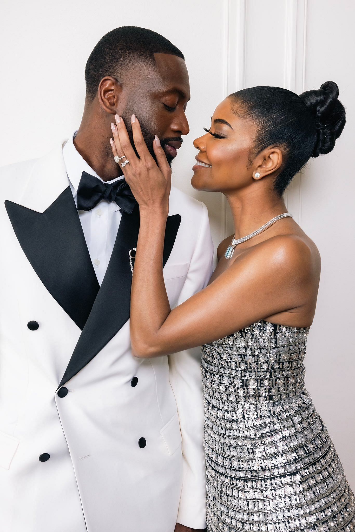 Dwyane Wade and Gabrielle Union pose for an adorable photo with their Oscars outfits