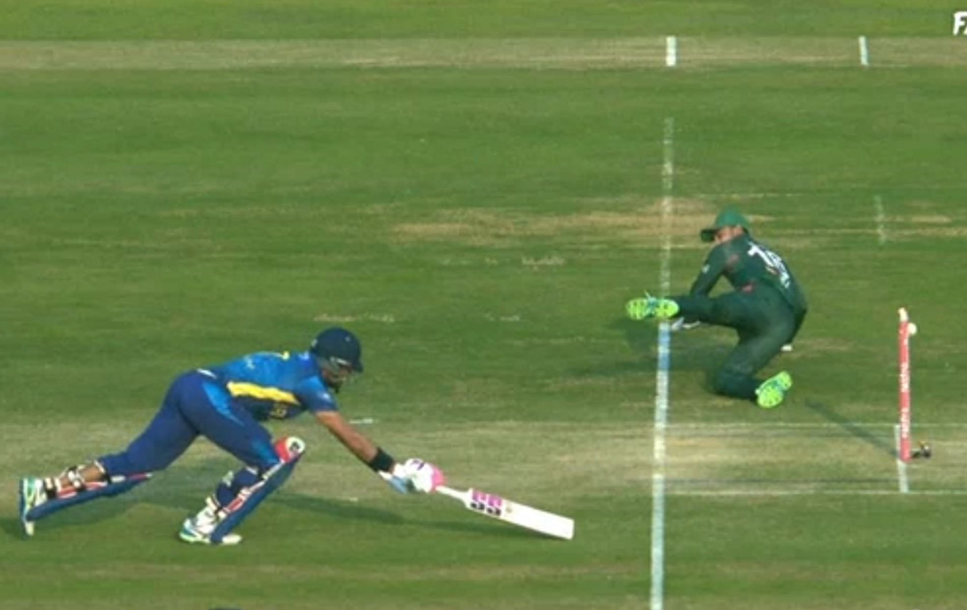 Litton Das (R) inflicted a stunning no-look run out in BAN vs SL 3rd T20I