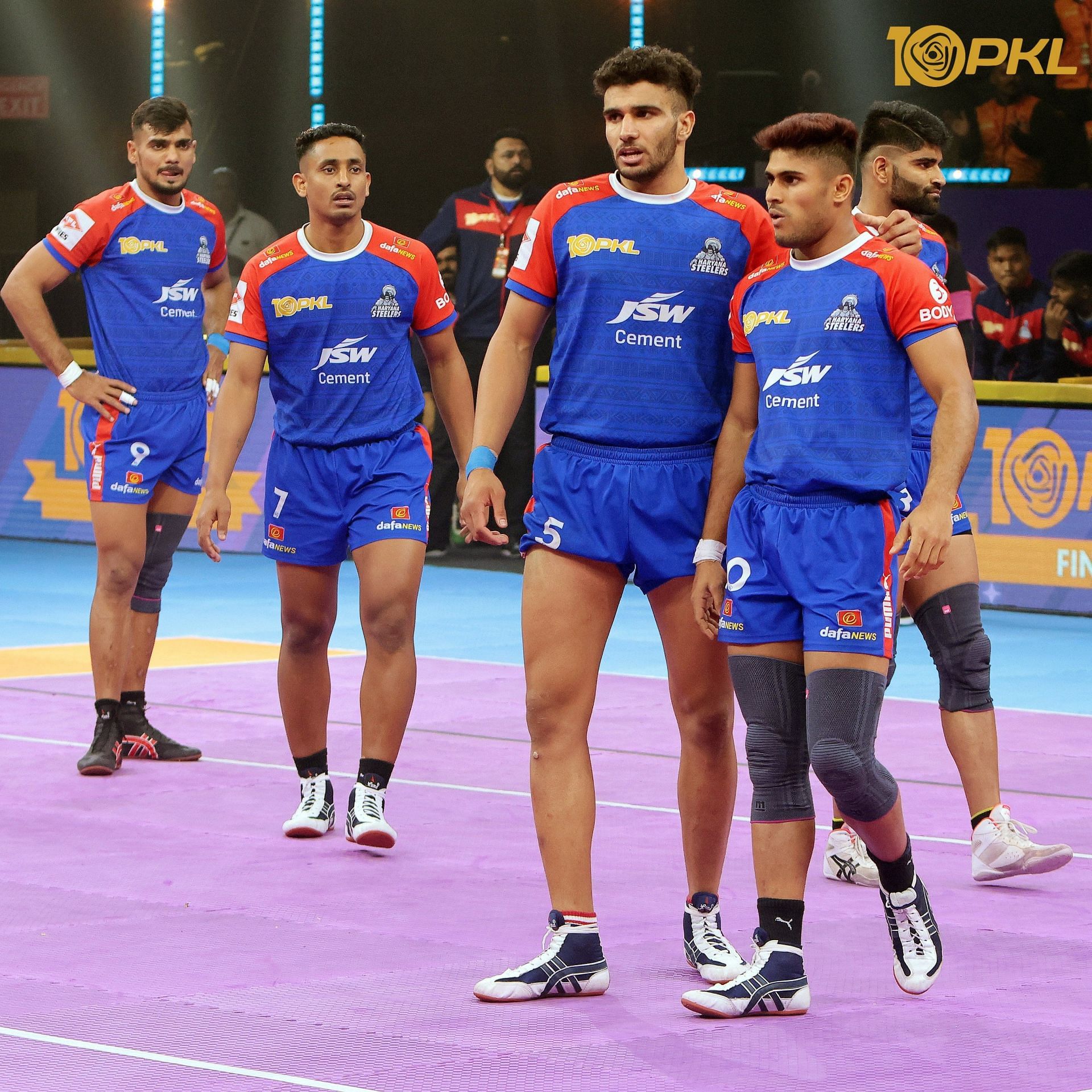 A desolate-looking Haryana Steelers side after their loss in the PKL final on Friday. [PKL Media]