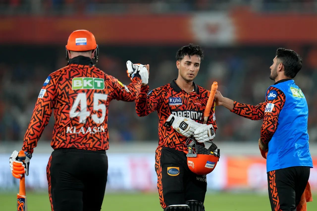 “Yeh match chal raha hai ya highlights” - Twitter goes berserk as SRH register the highest-ever total in IPL history