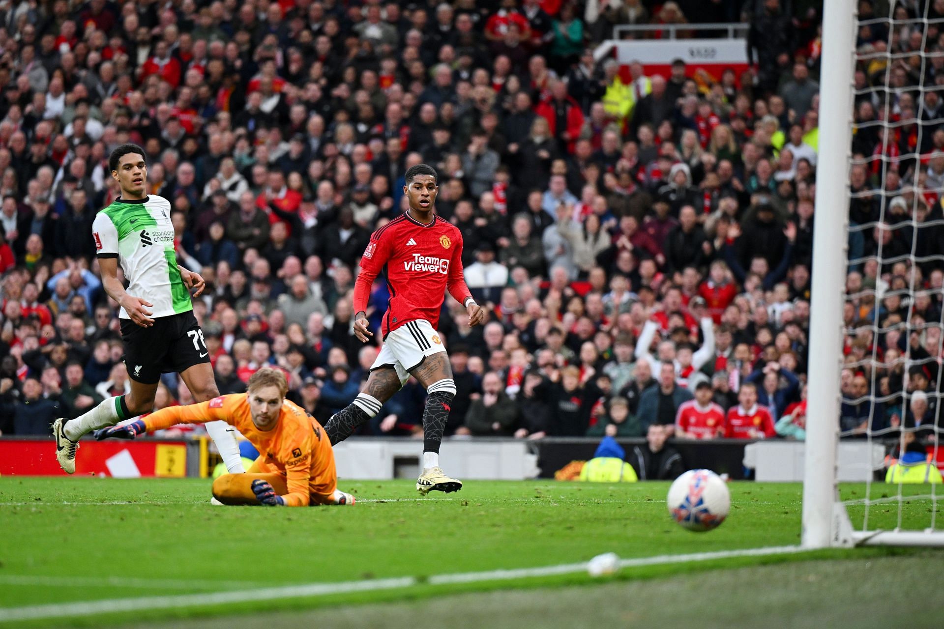 WATCH: Marcus Rashford Misses Golden Chance For Manchester United Vs ...