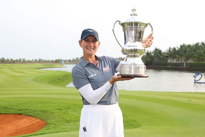 How much did Bailey Tardy win from the $2,200,000 purse at Blue Bay LPGA?