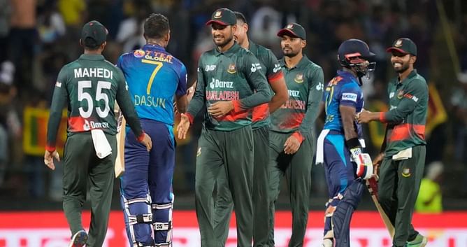 BAN vs SL : अनोखी जगह पर हुआ बांग्लादेश और श्रीलंका के बीच खेली जाने वाली टी20 सीरीज की ट्रॉफी का अनावरण, देखें तस्वीर