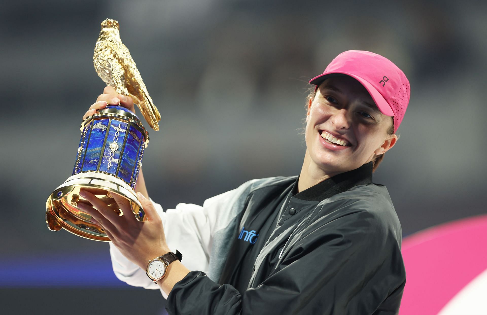 Iga Swiatek poses with her Qatar Open trophy