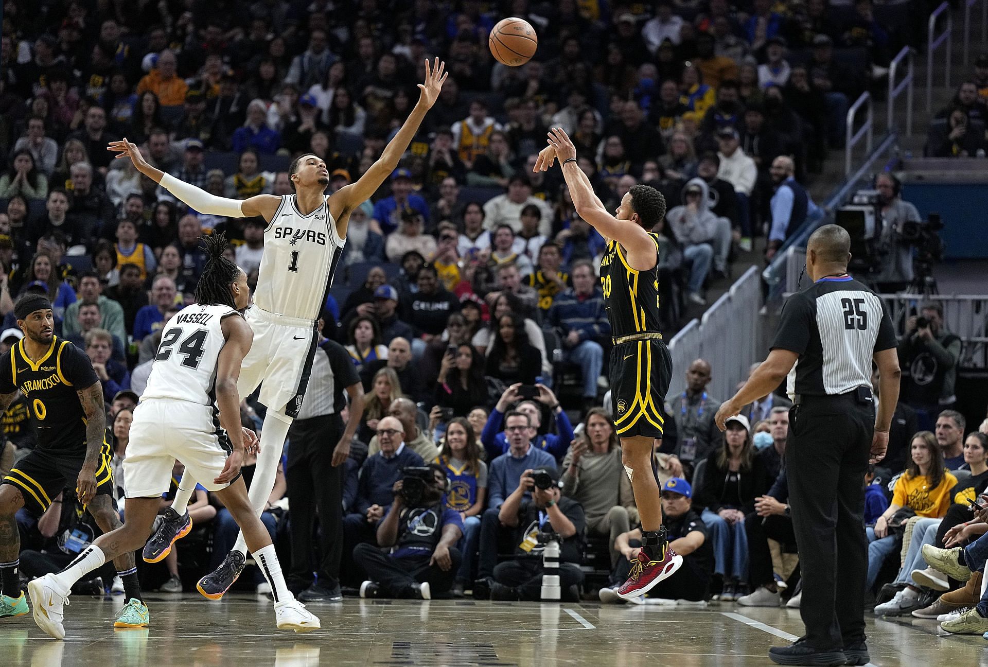 San Antonio Spurs v Golden State Warriors