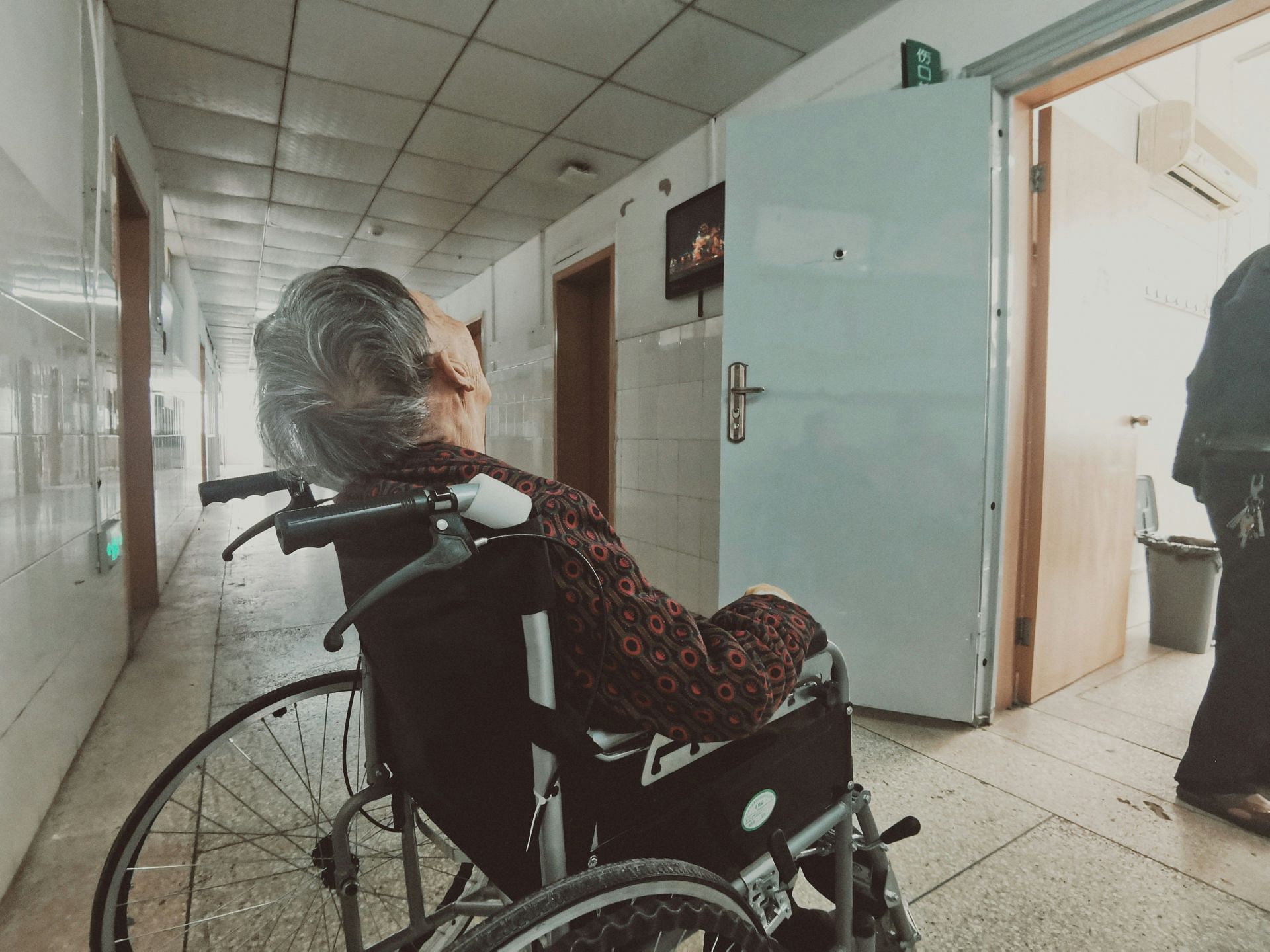 What are bedsores? Pressure injuries caused by prolonged pressure while lying down on the bed or sitting in a wheelchair (Image by Harry Cao/Unsplash)