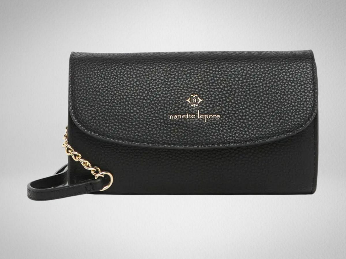 The Wallet on a chain (Image via Nordstrom)