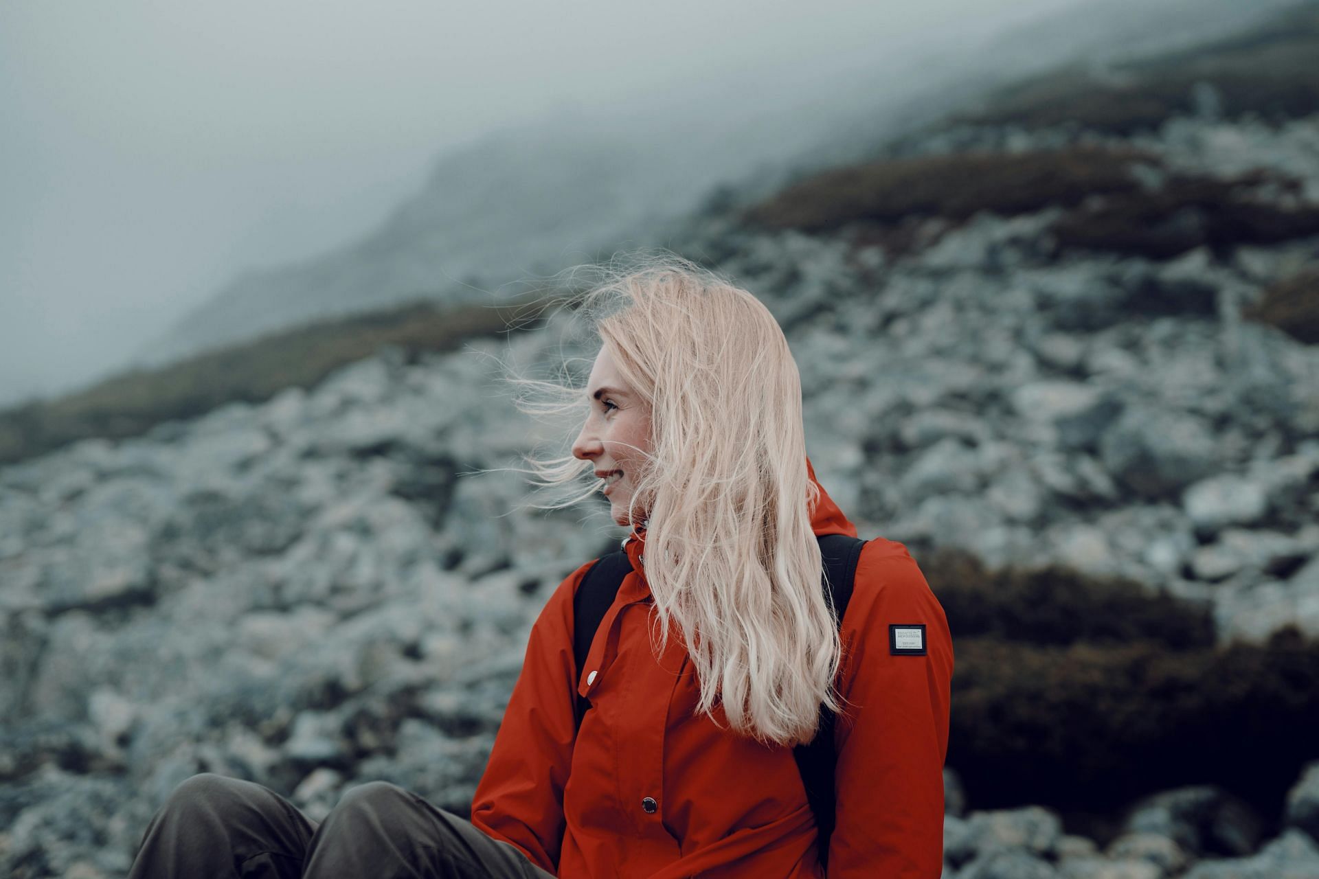 protect your hair while sleeping (image sourced via Pexels / Photo by gantas)