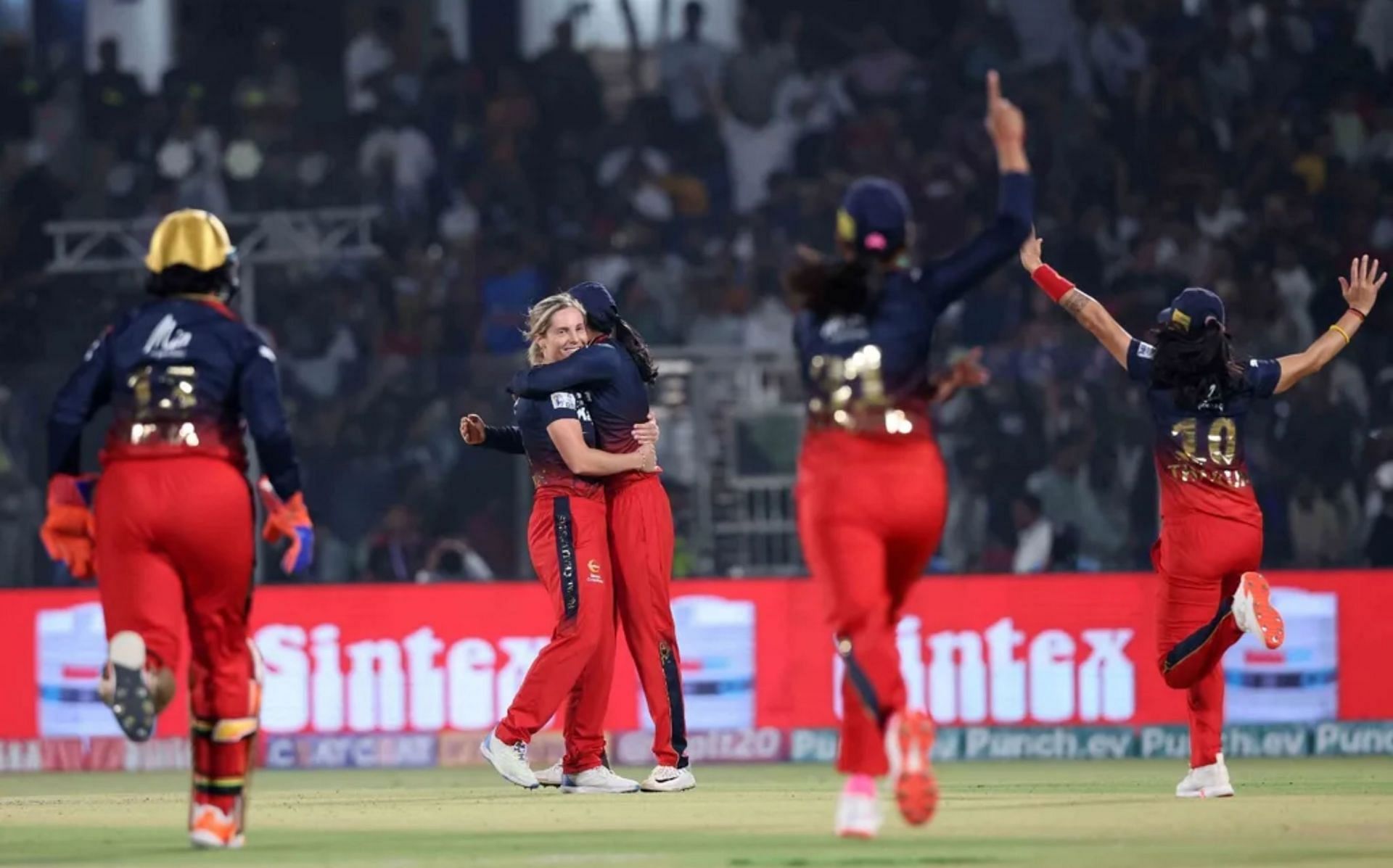 Sophie Molineux celebrating a wicket with her teammates. 