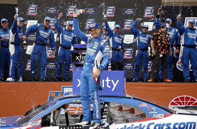 WATCH: Kyle Larson wins thrilling final lap battle with a double overtake on Shane van Gisbergen and Austin Hill at COTA
