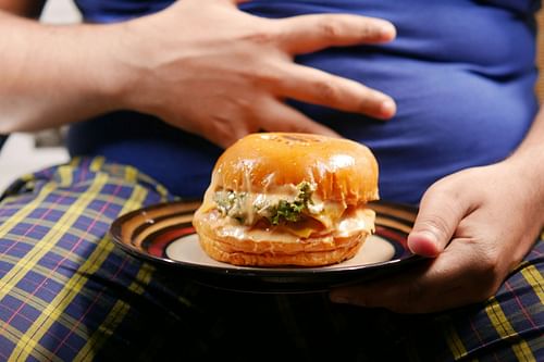 Bloated after workout (Image via Unsplash/Towfiqu Barbhuiya)