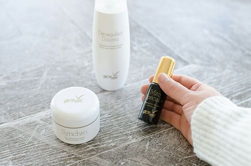 Acne Cream (Image via Unsplash/Lilli)