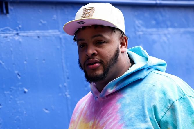 Dion Dawkins addresses Bills Mafia after causing panic, signs $60,500,000 contract - "I'm never leaving"