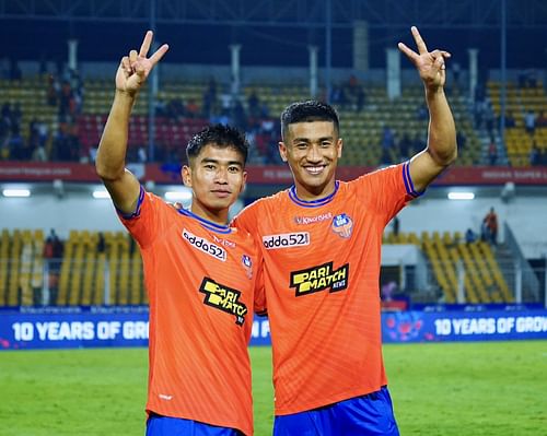 Yasir (right) has become a vital member of the FC Goa side. [FCG]