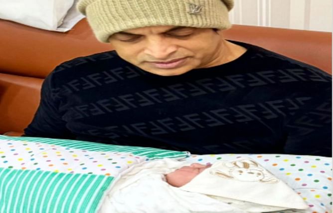 "Aap sab ki duaon ka talab gaar" - Shoaib Akhtar and wife Rubab Khan welcome baby girl