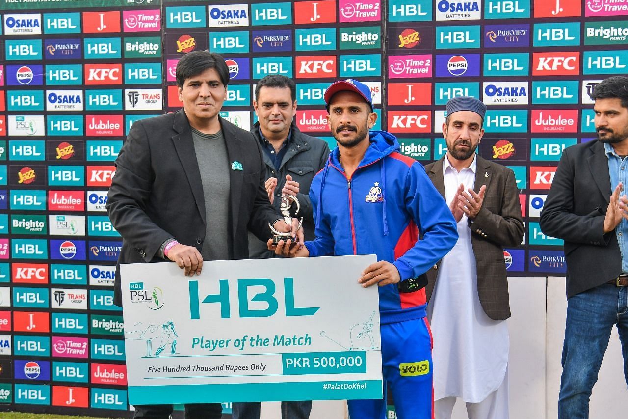 Hasan Ali receiving an award (Image Courtesy: X/Pakistan Super League)