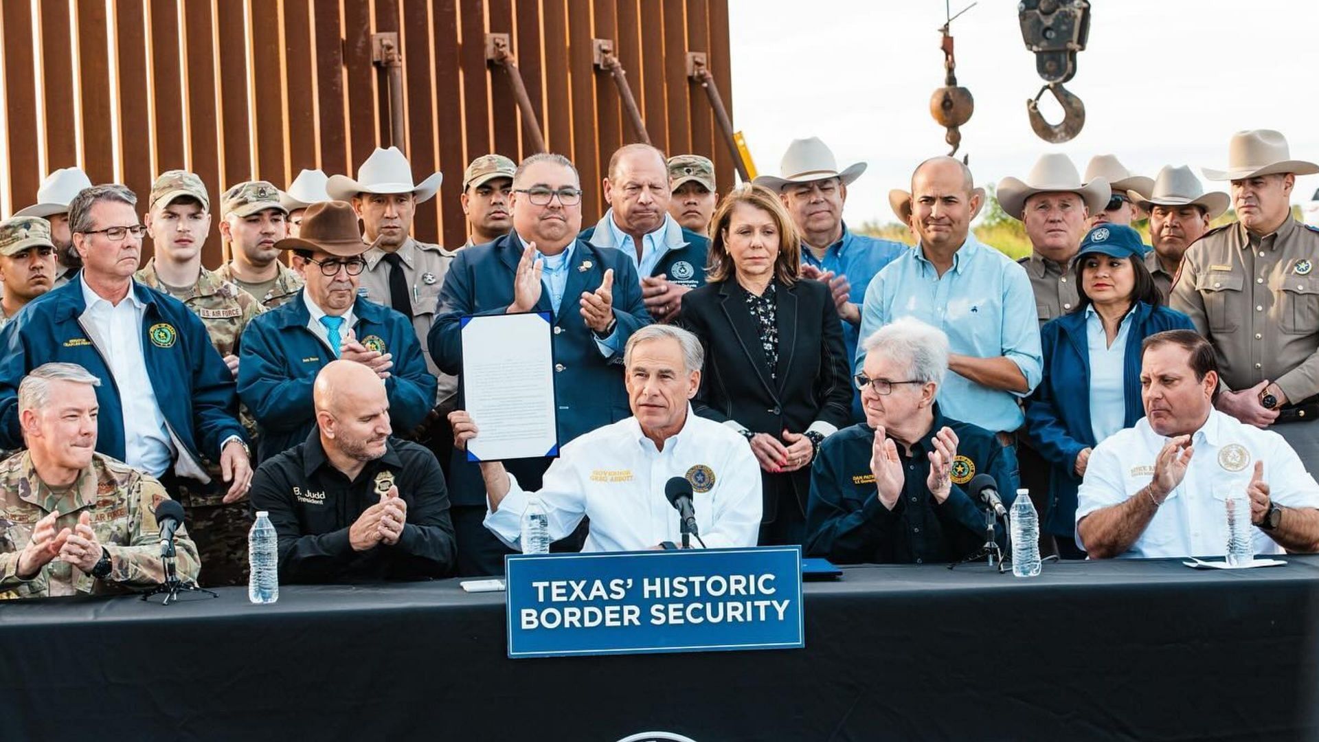 Judge blocks the enforcement of SB4, the controversial Texas immigration law (Image via Instagram/@governorabbott)