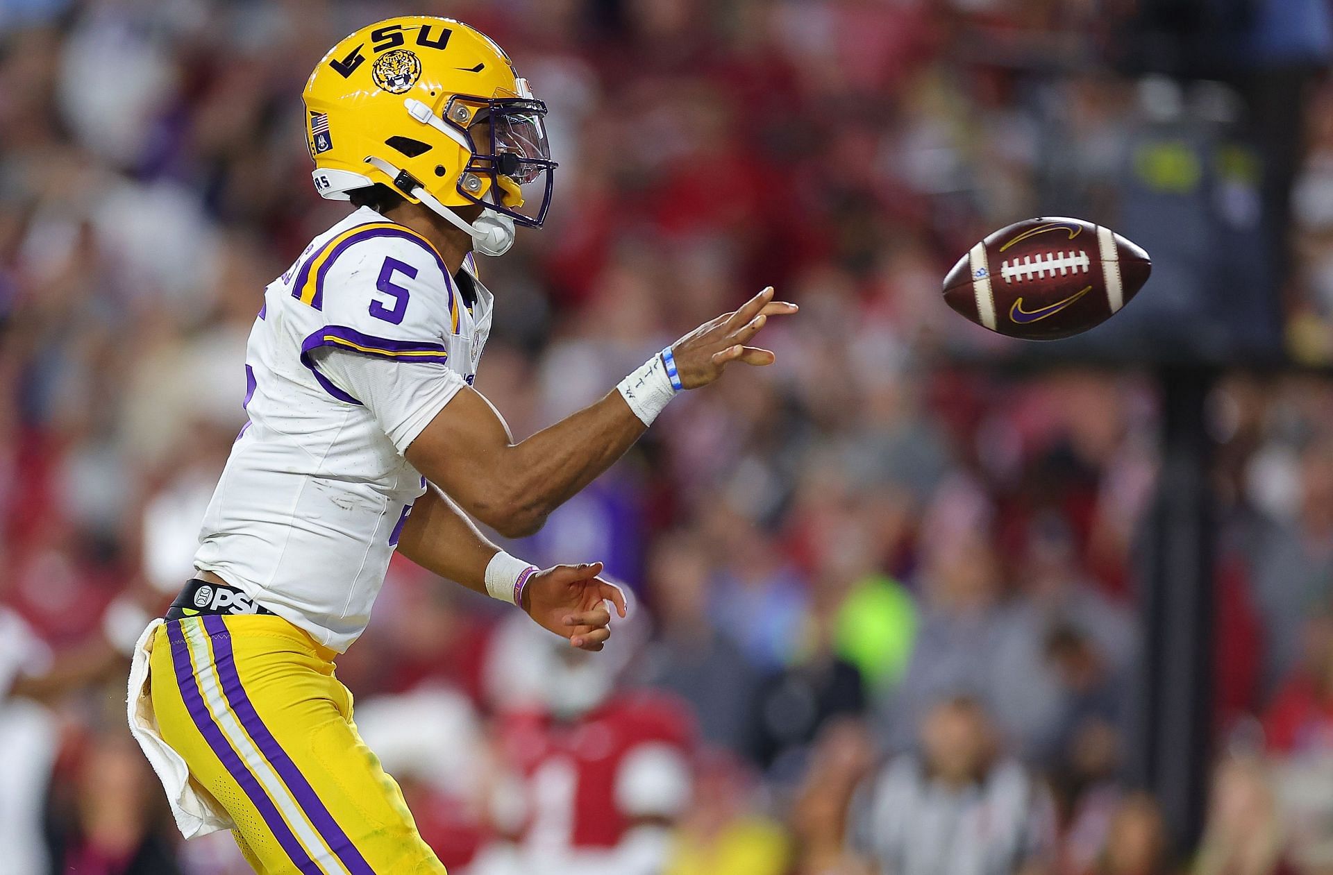 What happened to Jayden Daniels' elbow? Sports physician breaks down QB's arm condition, which goes viral during LSU Pro Day