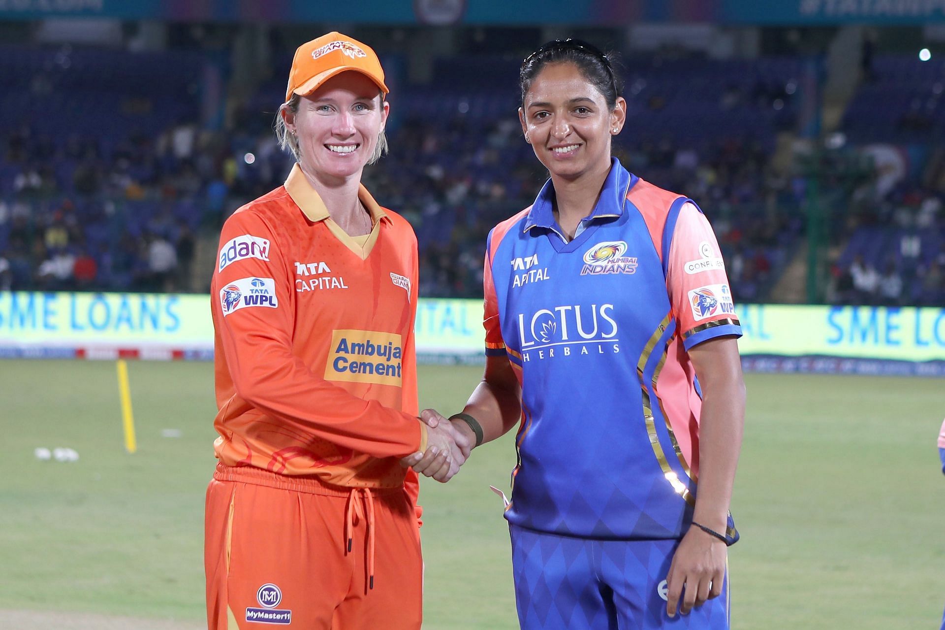 Beth Mooney with Harmanpreet Kaur (credits: X / Giant_Cricket)