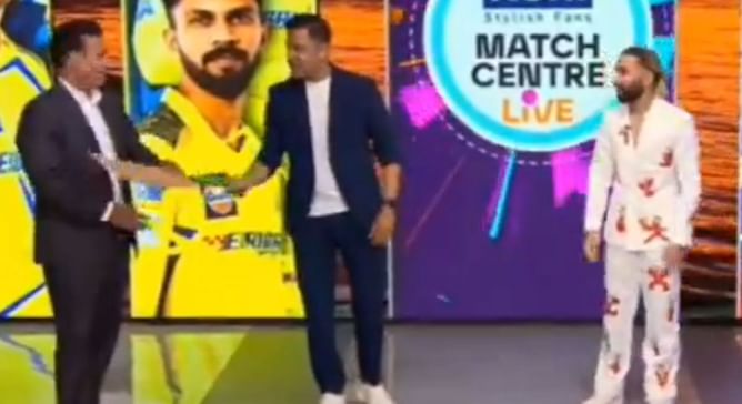 [Watch] “Main mara to inhe bahar hi bhejunga” - Virender Sehwag roasts social media sensation Orry during IPL 2024