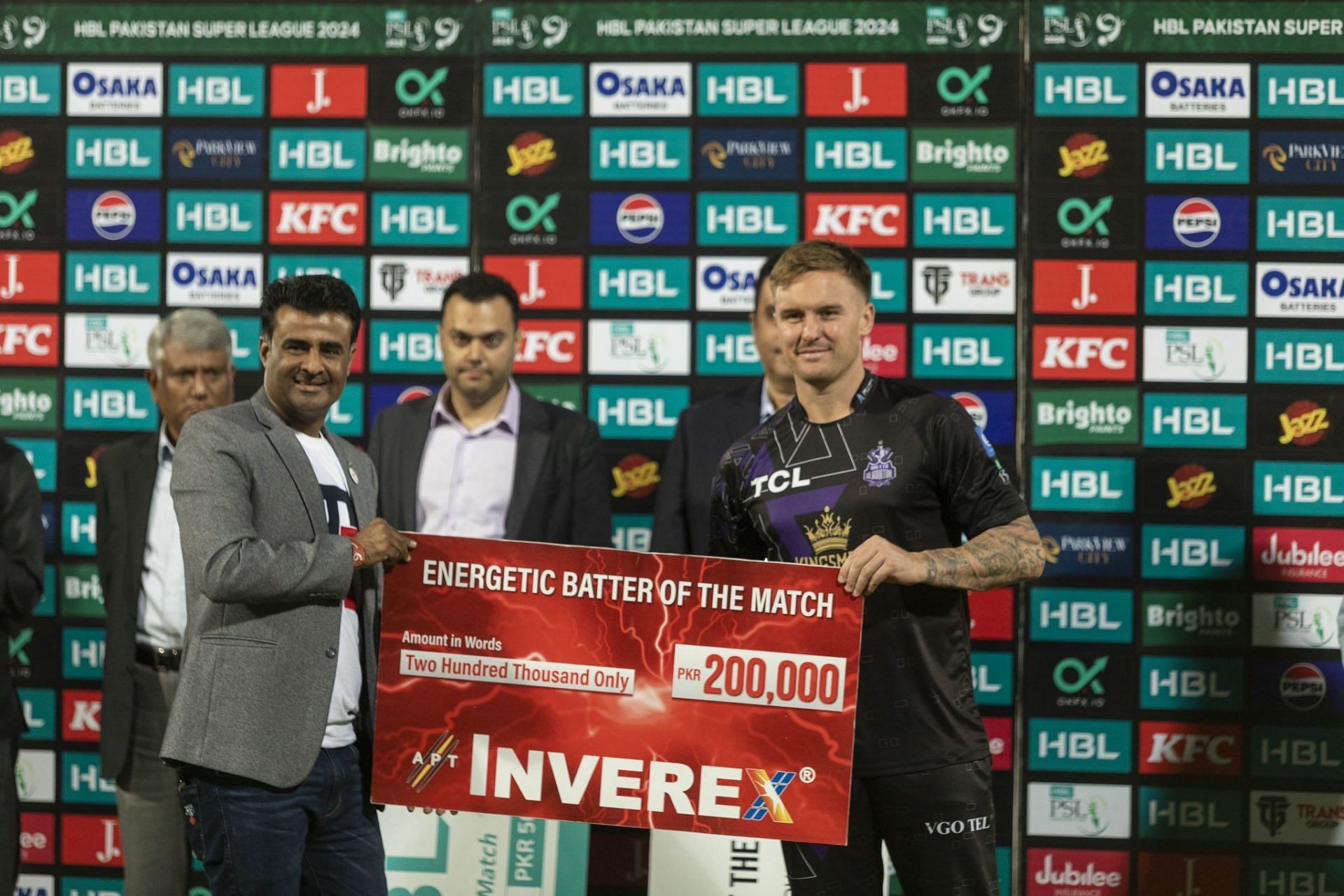 Jason Roy receiving an award (Image Courtesy: X/Pakistan Super League)