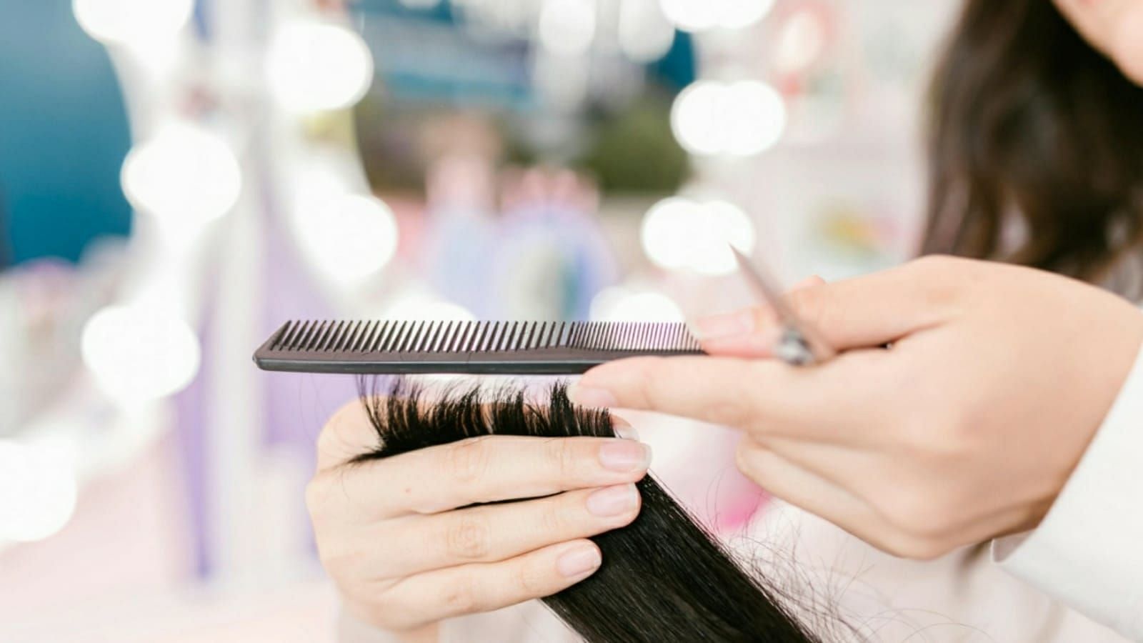 Hairstylist accuses Tyrell Akindolani of running out of salon to avoid paying &quot;time wasting&quot; fee. (Image via Pexels))
