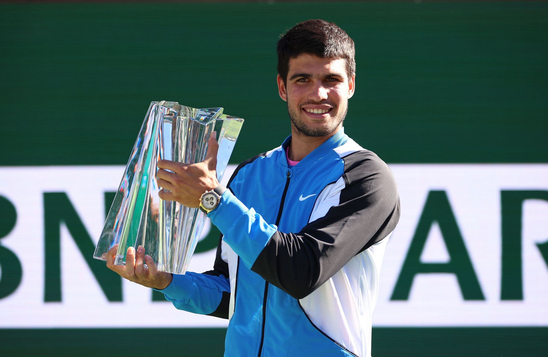 Carlos Alcaraz with the BNP Paribas Open 2024 trophy