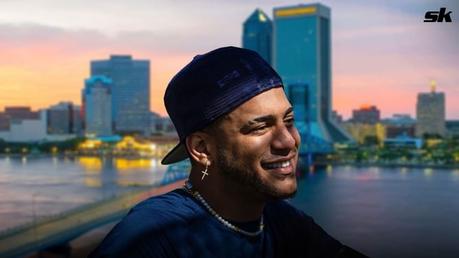 PHOTO: Rays star Jose Siri electrifies fashion with thunder-shaped earring & black hoodie combo
