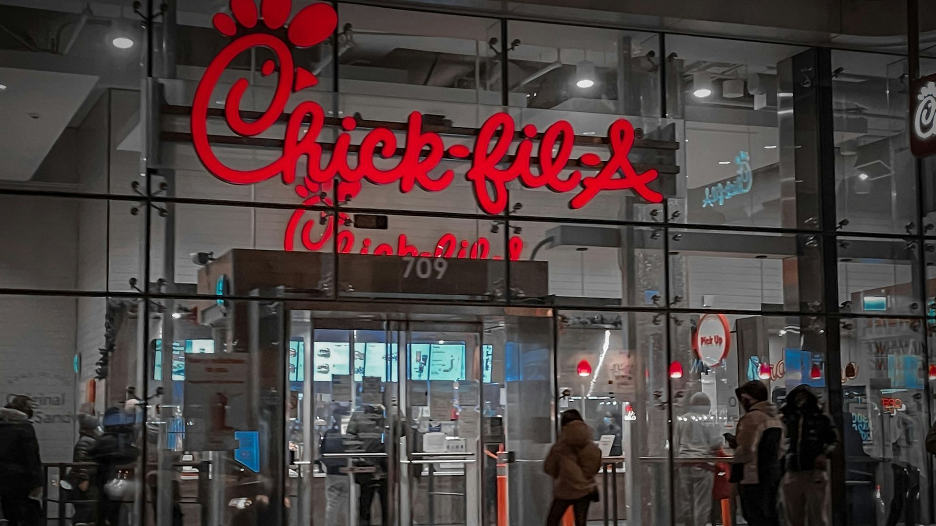 Chic-fil-A is no longer completely antibiotic free (Photo by Malhar Patel on Unsplash)