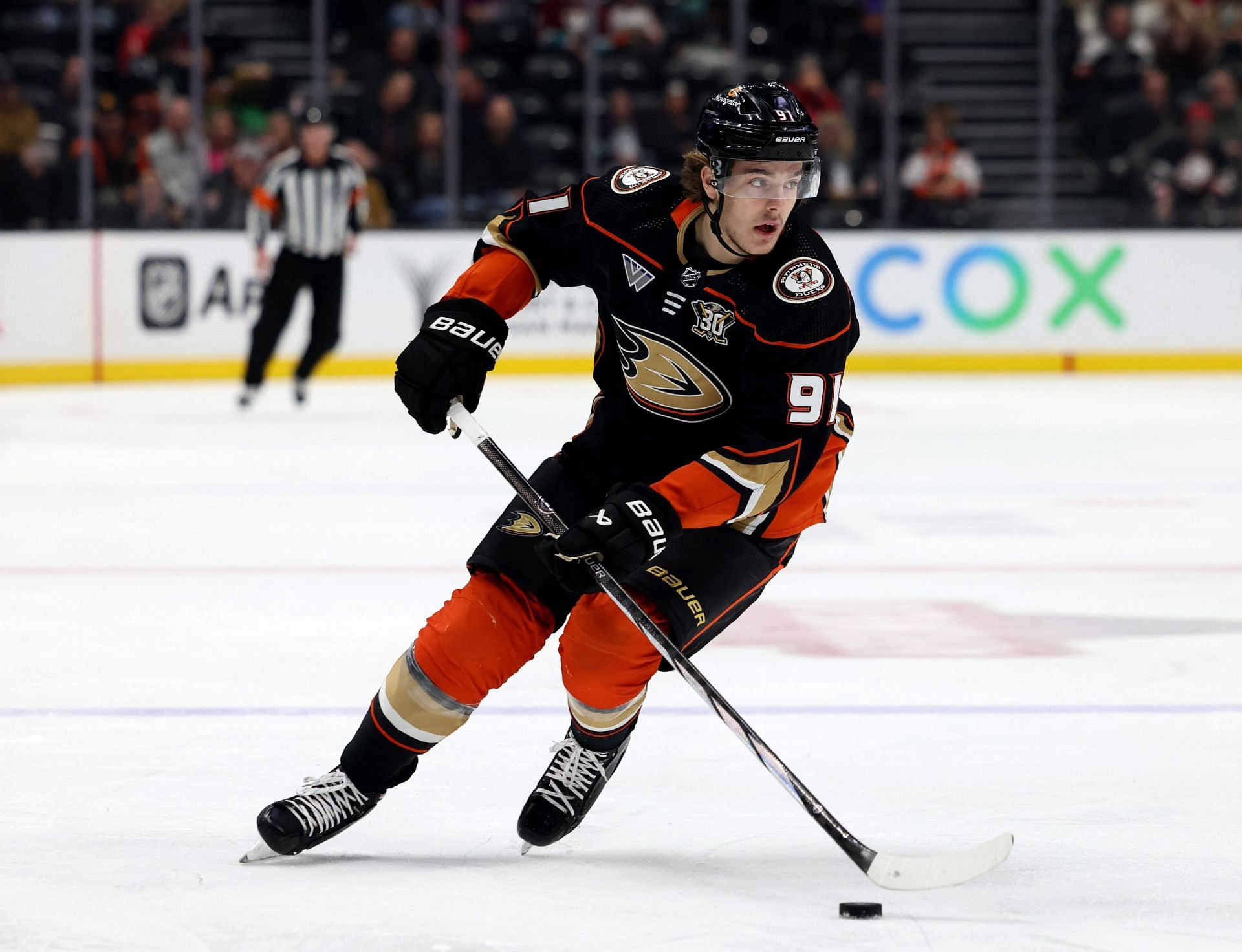 Leo Carlsson Injury: Ducks rookie exits game after knee-on-knee collision