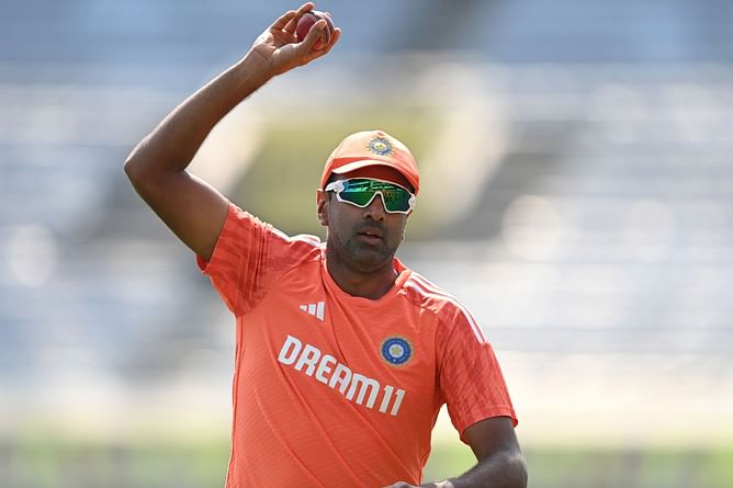 “No improvement after all these years” – Ravichandran Ashwin shares hilarious post of identical figures of debut and 100th Test for his mother
