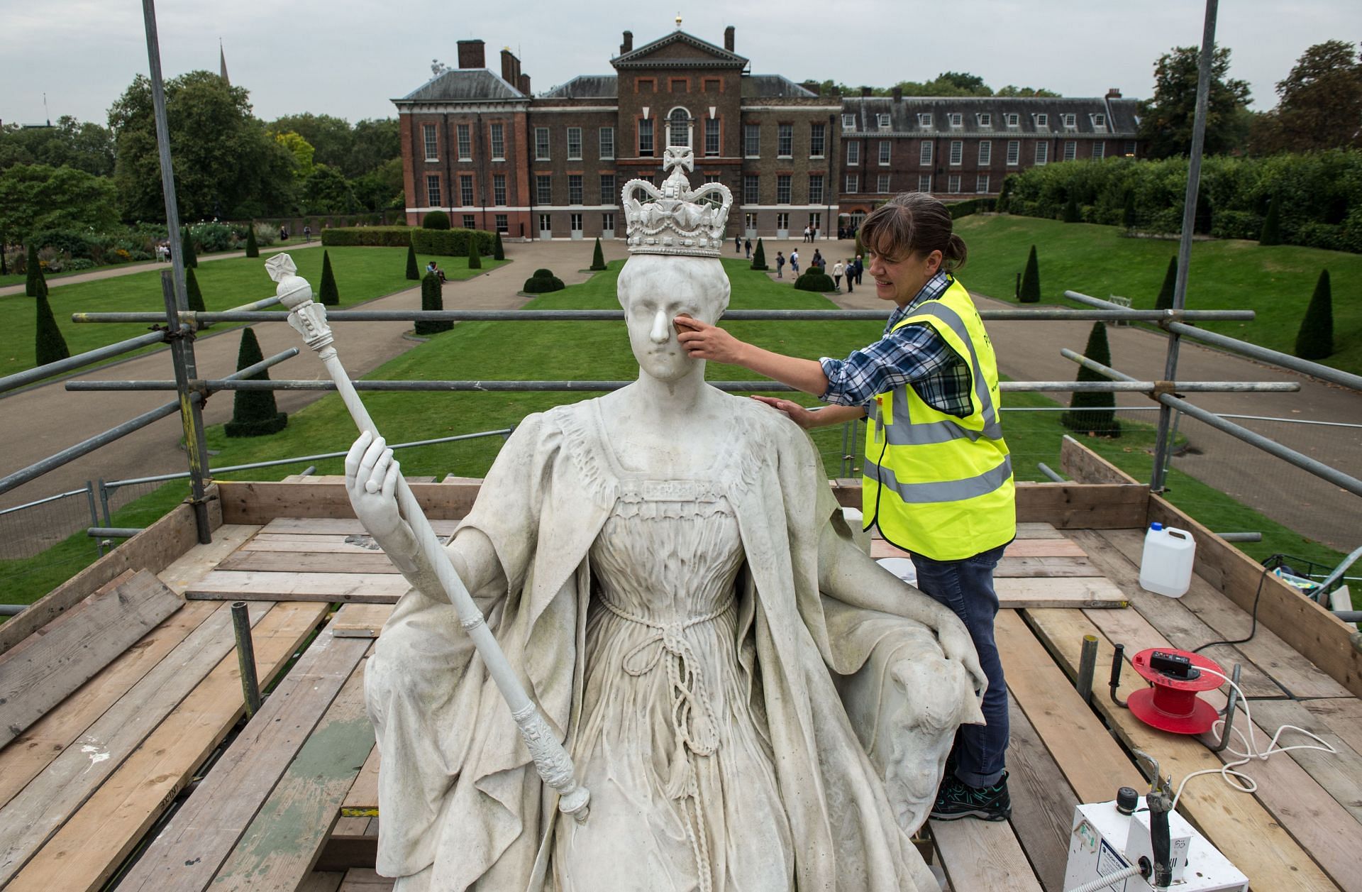 Queen Victoria Statue At Kensington Palace Is Re-touched