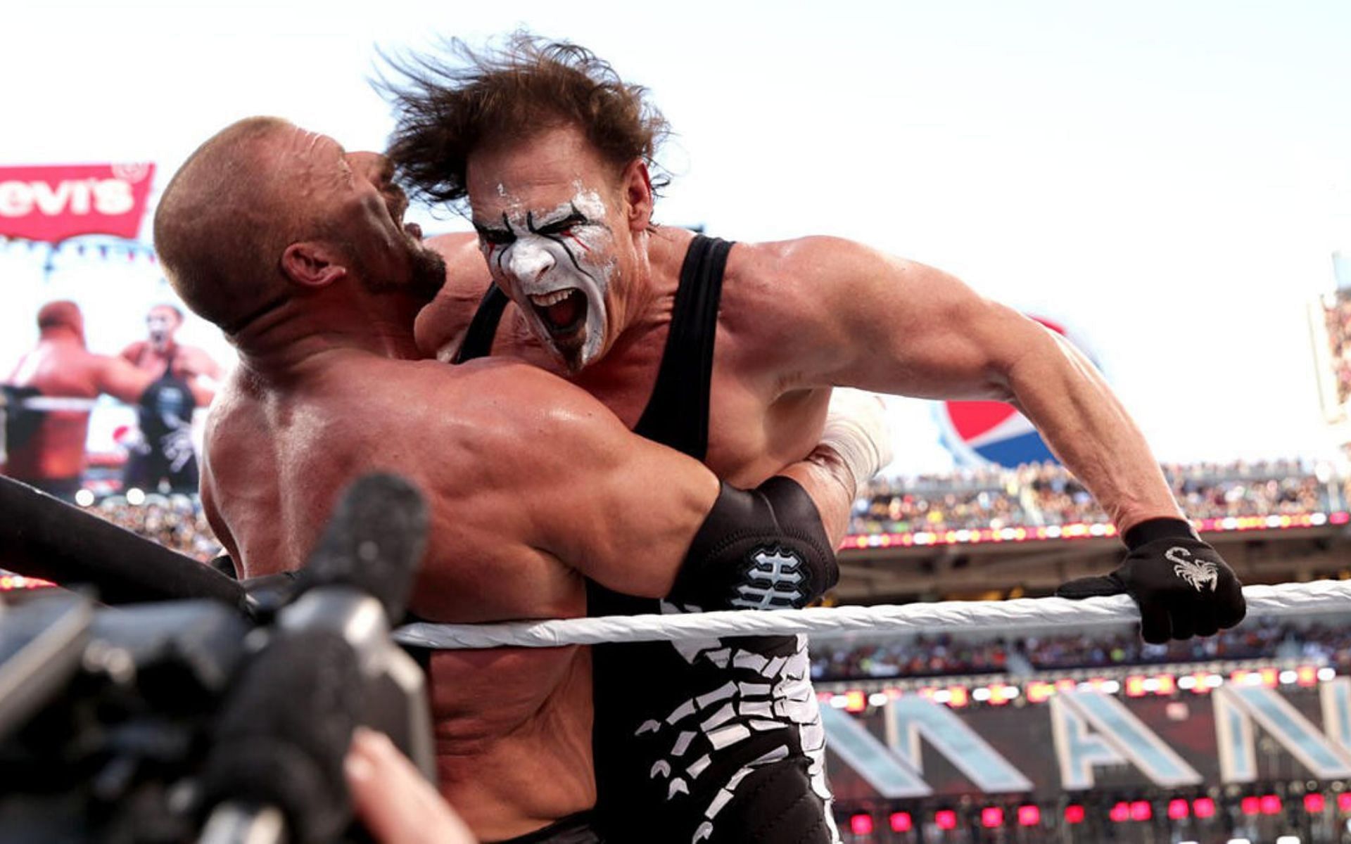 Sting with the big splash on Triple H at WrestleMania 31!