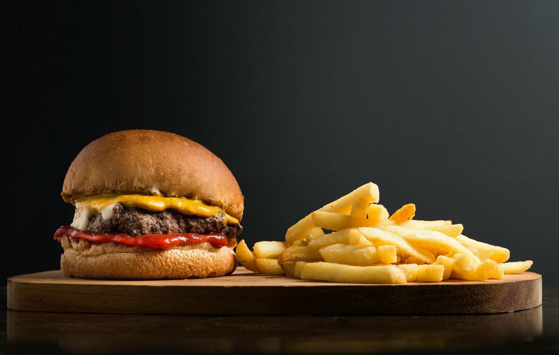 Tips to stop eating junk food (image sourced via Pexels / Photo by daniel)