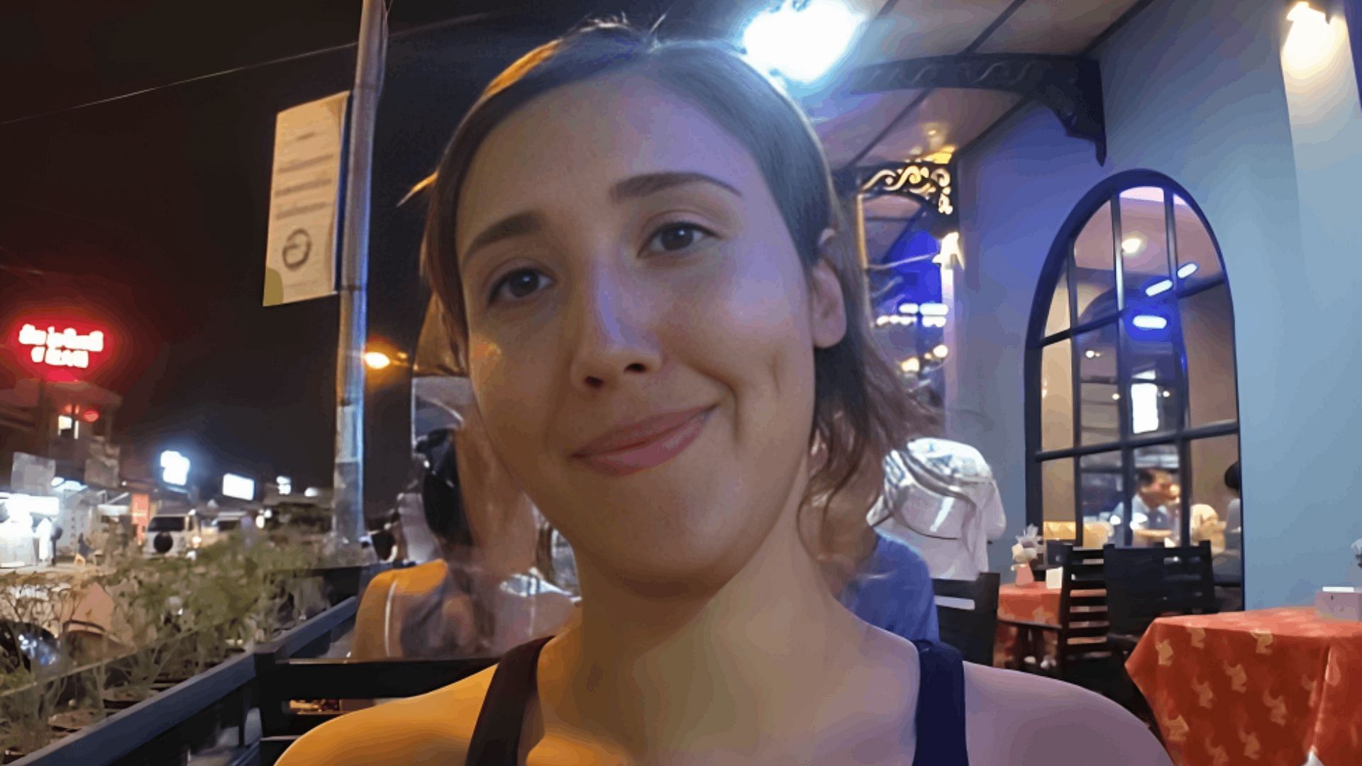 Justketh had a bizarre encounter with a tourist who asked her to stop streaming and pay for his meal (Image via justketh/Twitch)