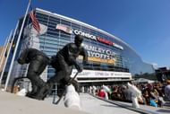 Mario Lemieux's statue outside Consol Energy Center, now PPG Paints Arena
