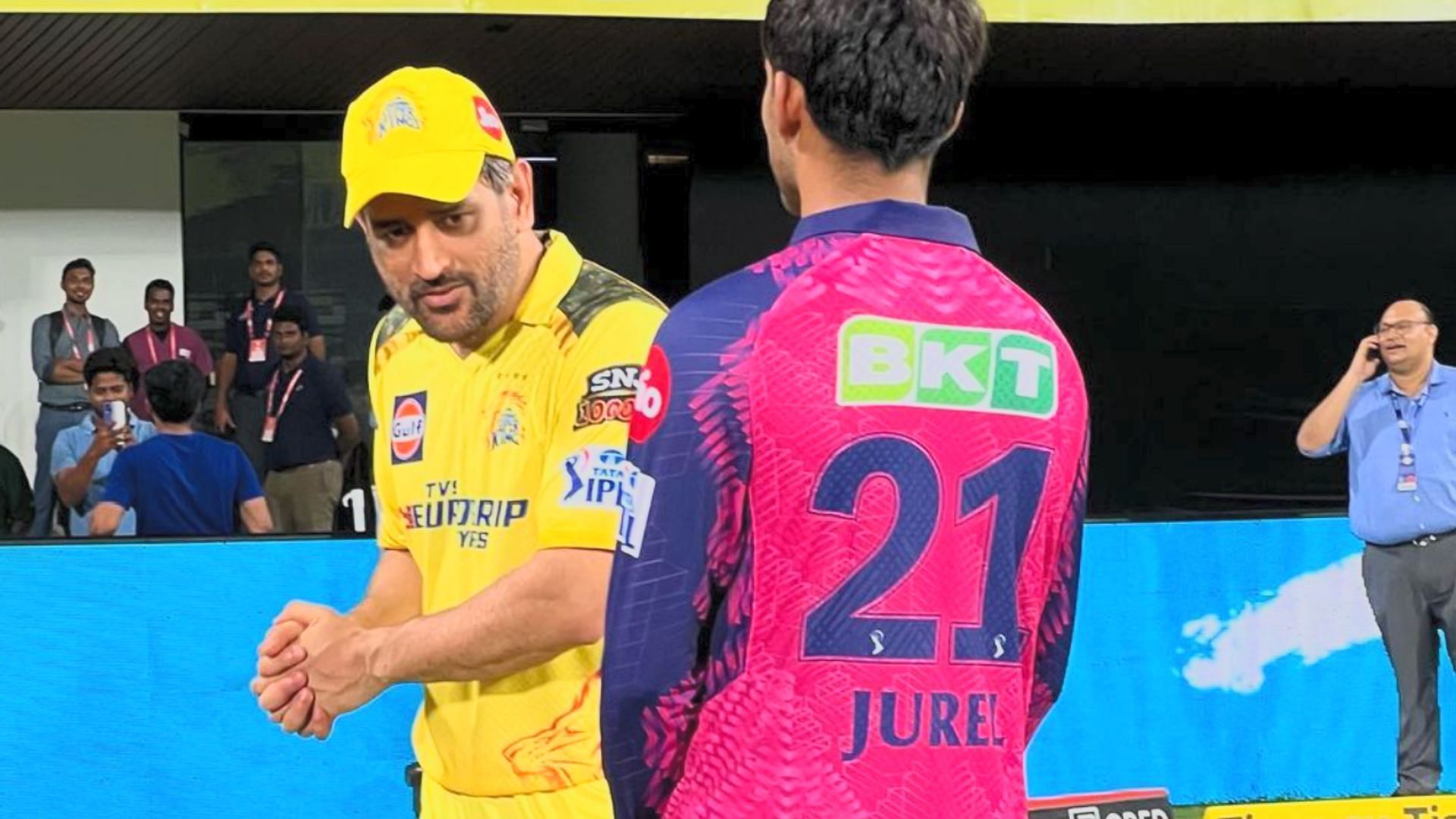 MS Dhoni in conversation with Dhruv Jurel during IPL 2023