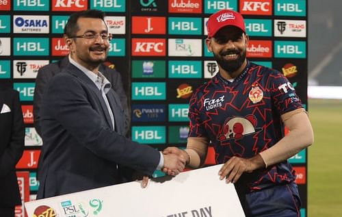 Shadab Khan receiving an award (Image Courtesy: X/Pakistan Super League)