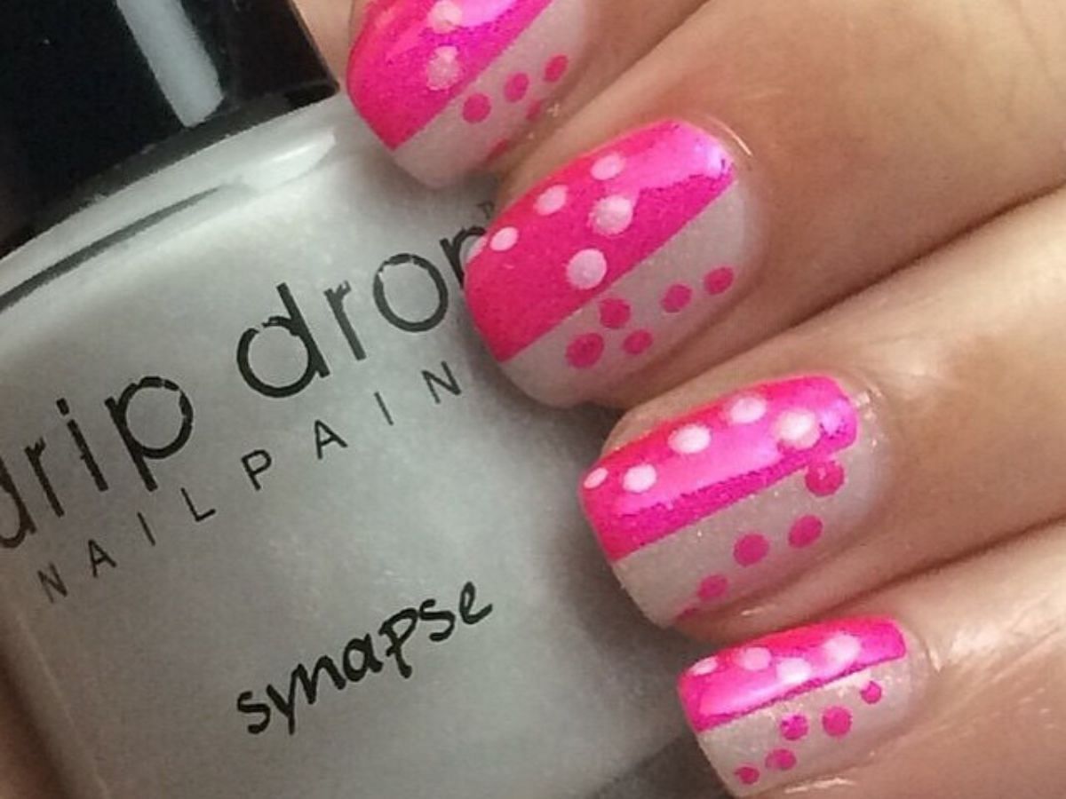 Dotted nails (Image via @nailoasis/Instagram)