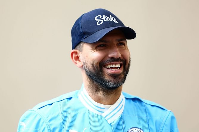 Sergio Aguero forced off the pitch in legends game as shoulder pops out, pictures emerge