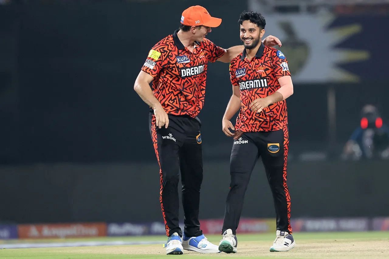 Pat Cummins praising Mayank Markhande (credits: IPL)