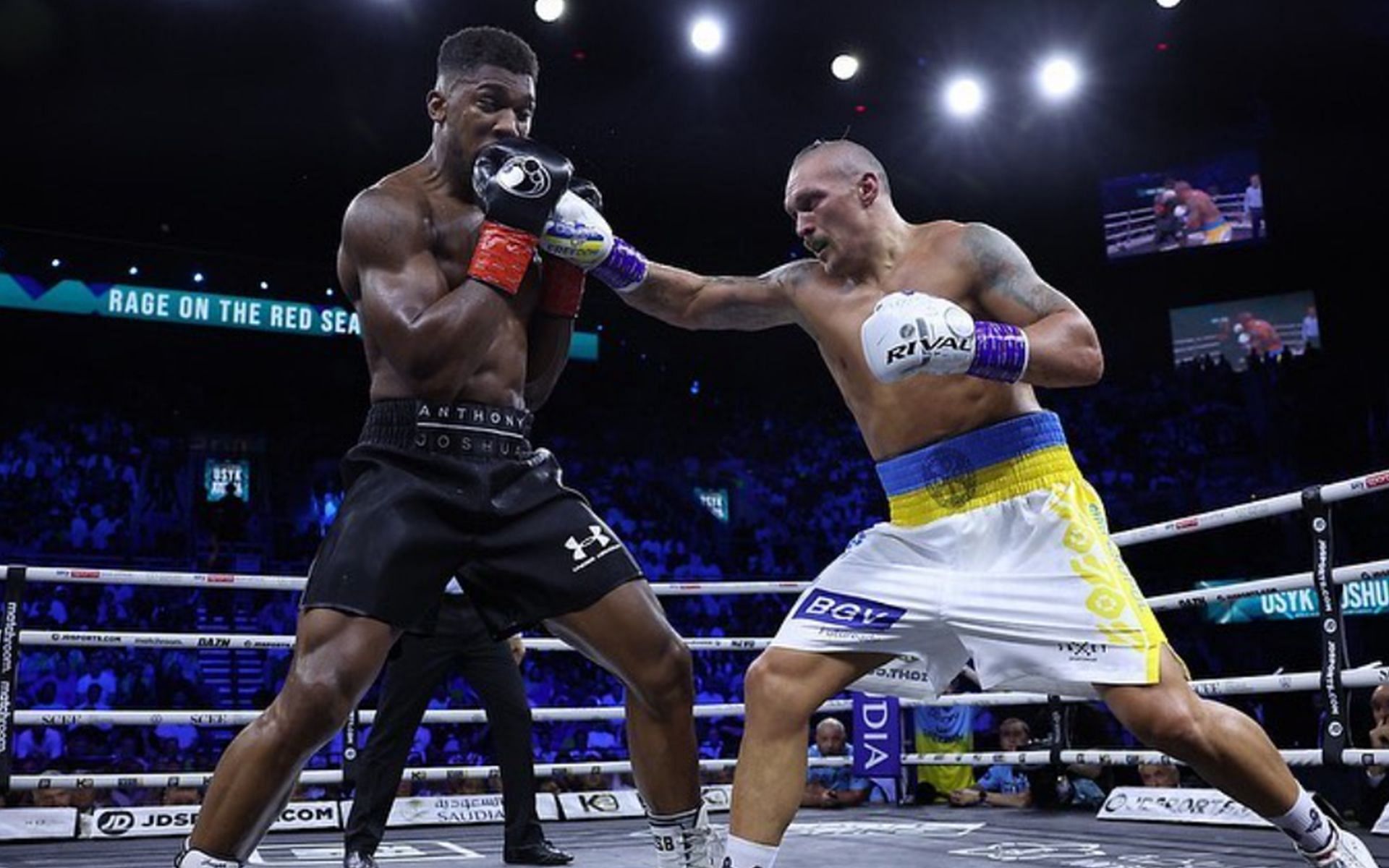 Oleksandr Usyk (right) handed Anthony Joshua (left) a difficult loss in 2021 [Image Courtesy: @usykaa Instagram]