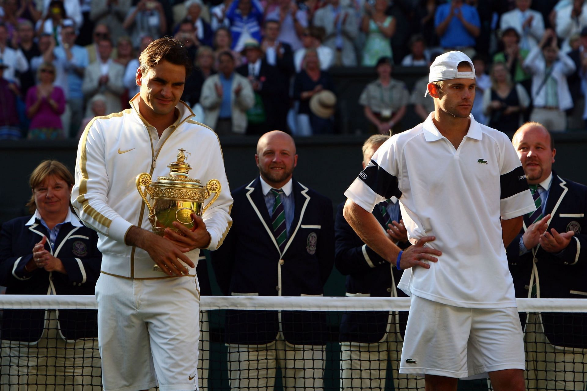 Roger Federer and Andy Roddick during Wimbledon 2009 trophy ceremony