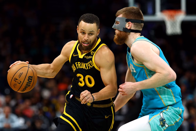 “One of us got to play here”: Steph Curry reflects on family ties with Hornets organization