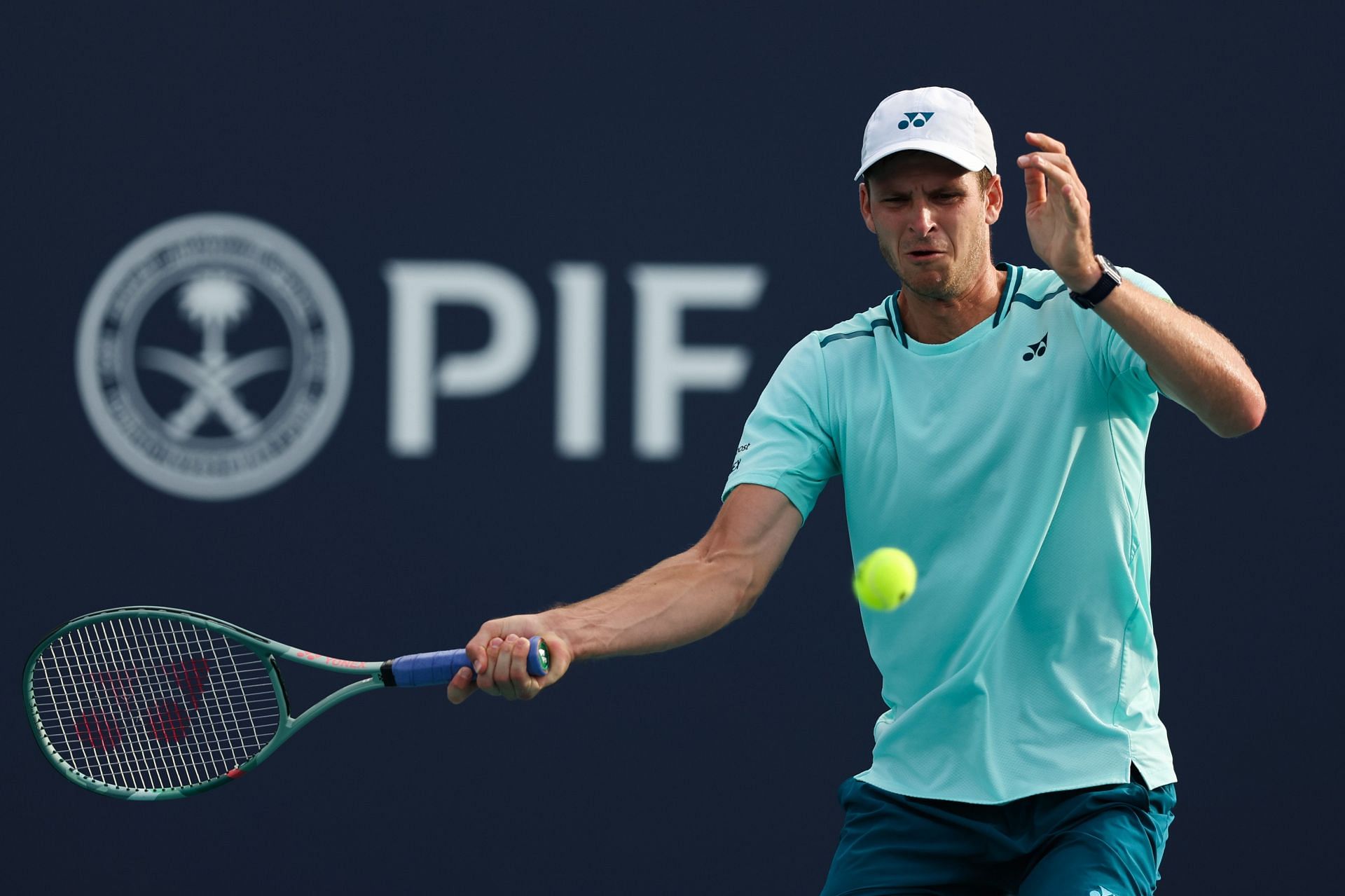 Hubert Hurkacz hits a forehand at the 2024 Miami Open