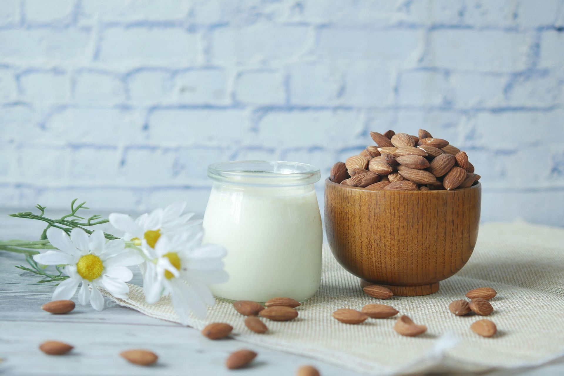 Almond milk side effects (image sourced via Pexels / Photo by towfiqu)