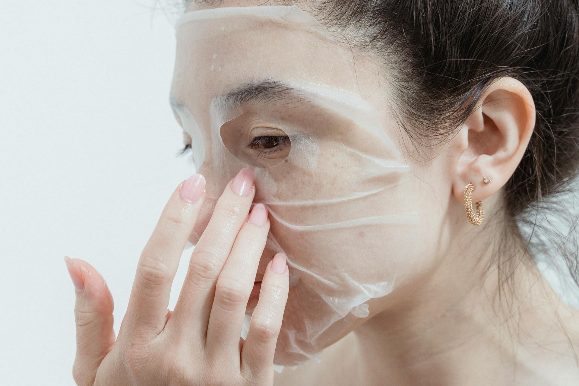 Tips to use a face mask (image sourced via Pexels / Photo by miriam)