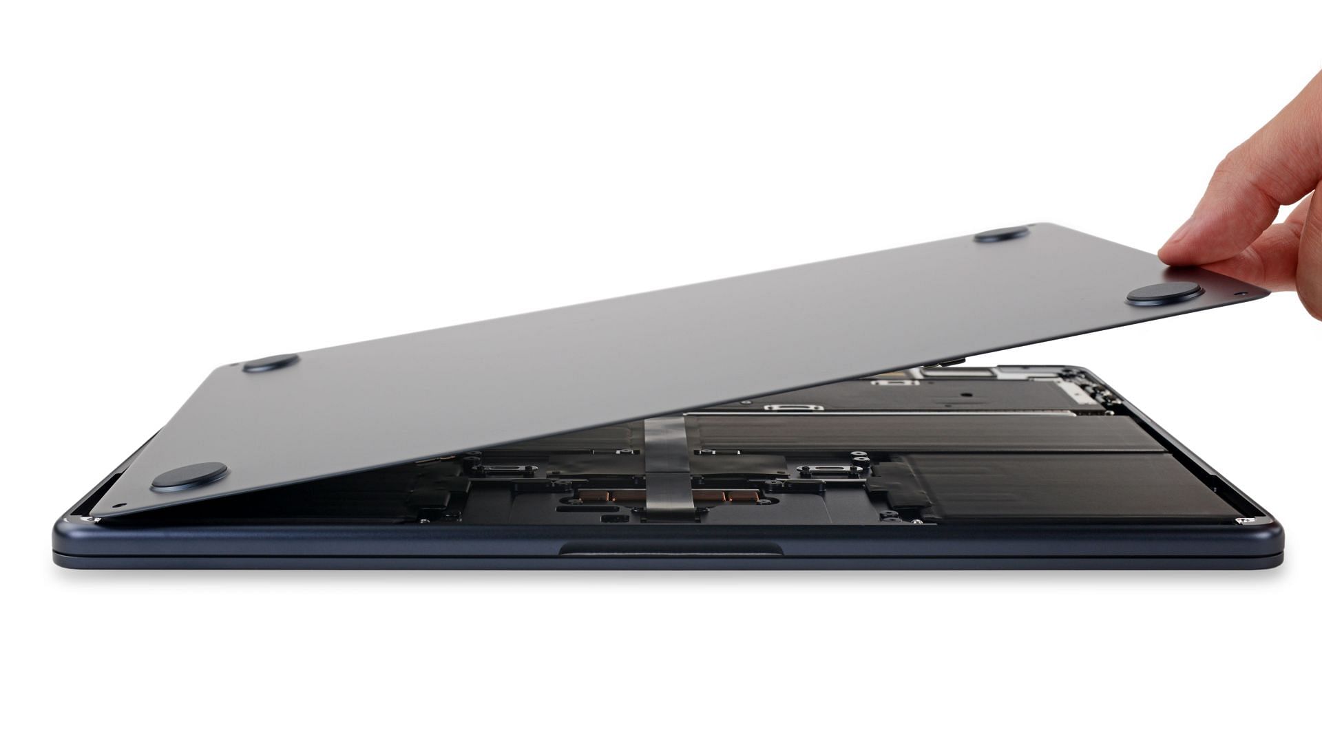 The MacBook Air M2 offers up to 18 hours of battery life after a single full charge (Image via iFixit)